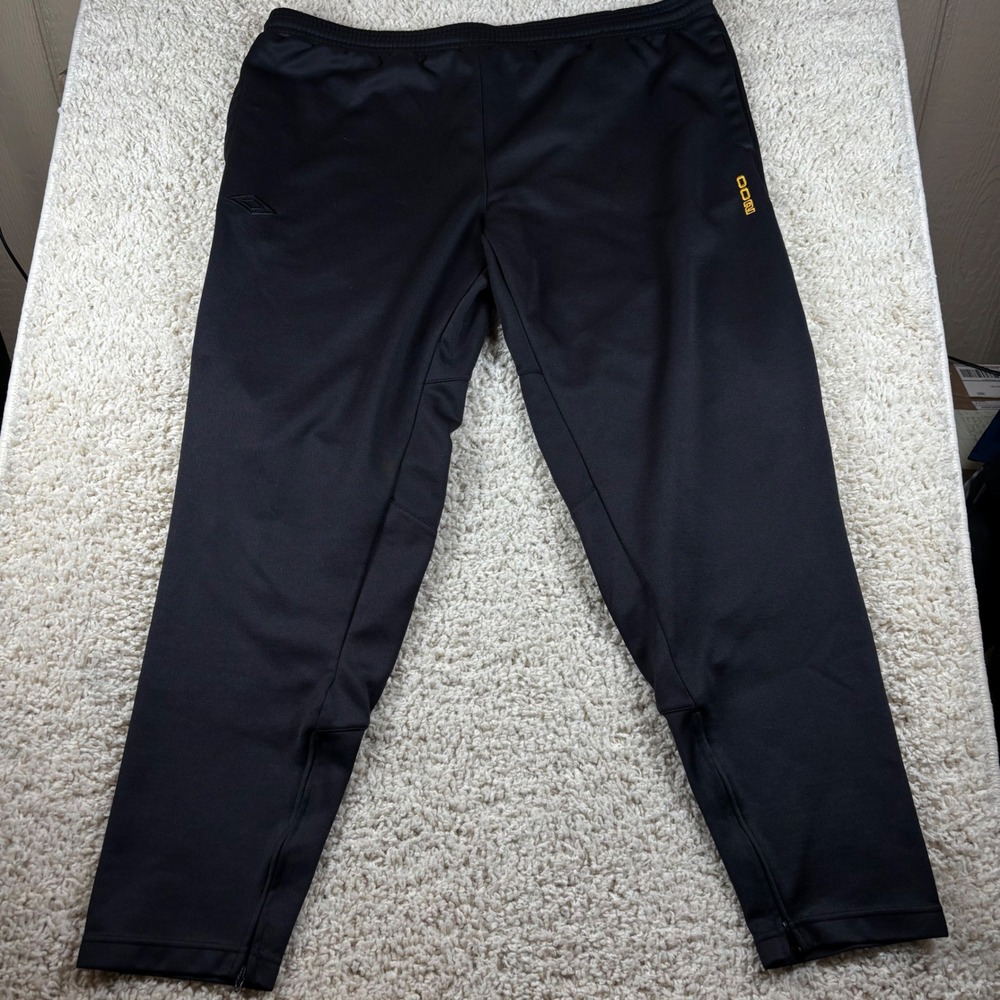 Umbro Mens Track Pants Large Black Ankle Zip Tapered Soccer Joggers 002